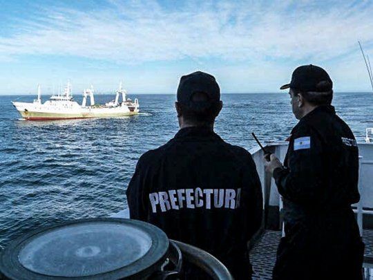 Defensa abordó anoche un buque pesquero de nacionalidad china que se encontraba navegando dentro de jurisdicción argentina.&nbsp;