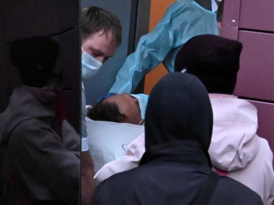 El entorno del opositor ruso Alexéi Navalny  denunció de un envenenamiento y abogó por un traslado medicalizado a Alemania.