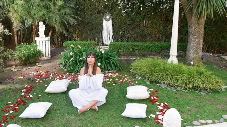 Moria Casán en su mansión de Parque Leloir, Provincia de Buenos Aires.