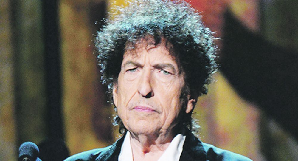 Dylan. Infatigable, a los 75 años el Nobel de Literatura continúa realizando giras y publicando nuevos álbumes.