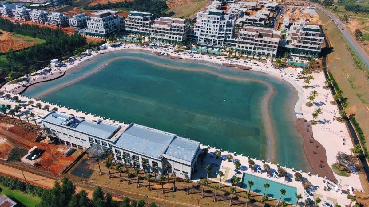 It has a surf pool of 220 meters and a unique view: the luxurious hotel in Latin America that combines sports with comfort