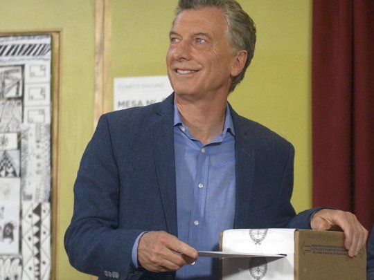 ¿Cómo hizo Macri para sumar el 2,3 millones de votos de una elección a otra? ¿Todos los nuevos votantes (1,5 millón) eligieron a Juntos por el Cambio? ¿Todos los electores que perdieron Lavagna, Centurión y Espert se fueron al oficialismo?