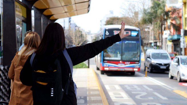 El Metrobús en Alberdi y Directorio.