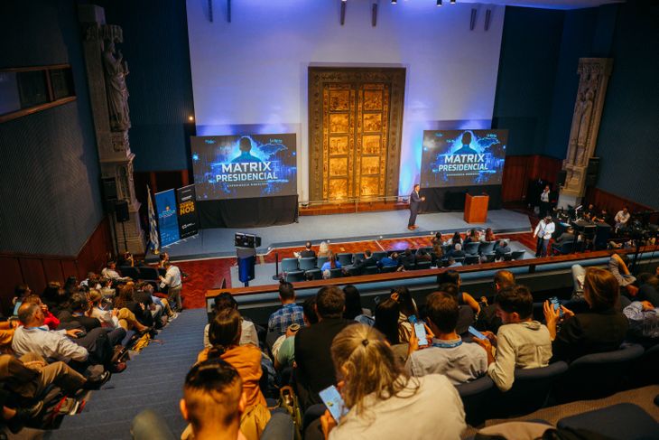 El método Matrix conjuga medios de comunicación, territorio y redes sociales. El método Matrix conjuga medios de comunicación, territorio y redes sociales.