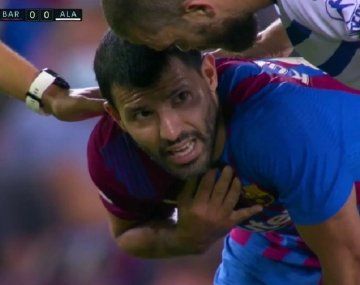 Sergio Agüero asustó al mundo del fútbo en medio de un partido, cuando se tocó el pecho y tenía dificultad para respirar. 