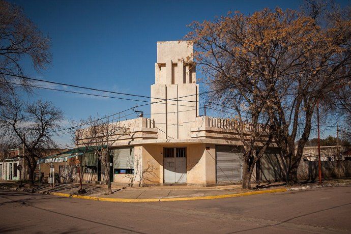 Este pueblo serrano cuenta con tan solo 1.500 habitantes y un circuito arquitectónico único.