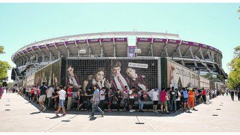 El DNU de Milei avala la reventa de entradas.