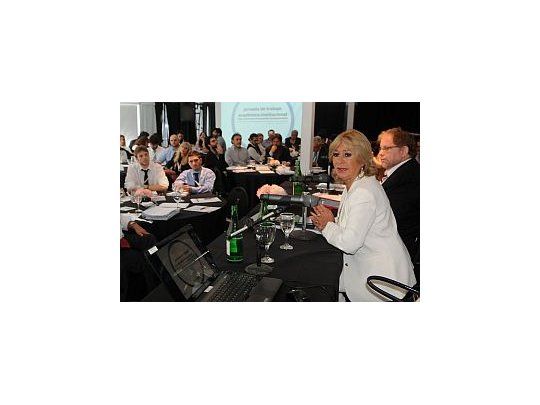Ana María Edwin y Norberto Itzcovich durante una reunión con los representantes de las universidades que participan en la elaboración del nuevo índice de inflación.