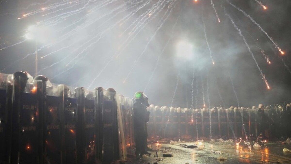 More than a thousand arrests in protests against the arrest of the main opponent to Erdogan