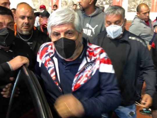 Amenazas e insultos de los hinchas contra Hugo Moyano tras la derrota de Independiente.