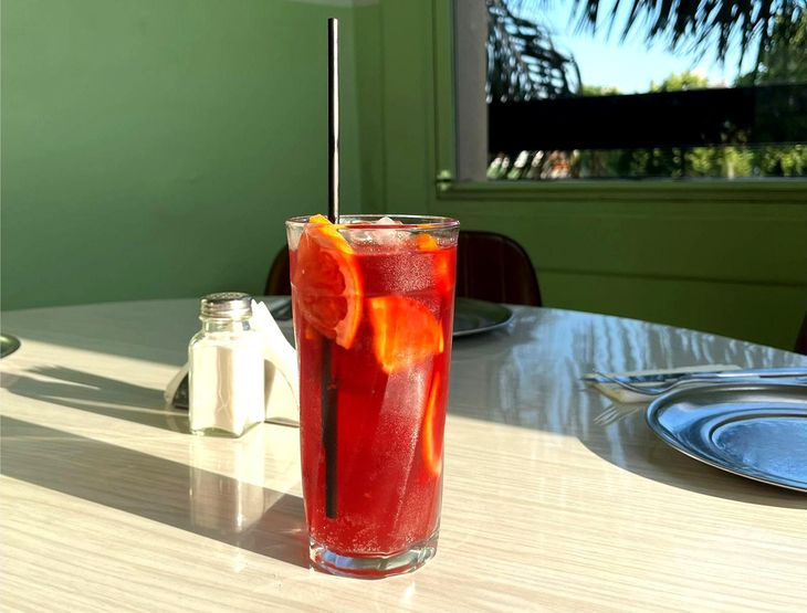 Podés tomar una sangría en Copetín en Fernández de Enciso 4370, Villa Devoto. Podés tomar una sangría en Copetín en Fernández de Enciso 4370, Villa Devoto.