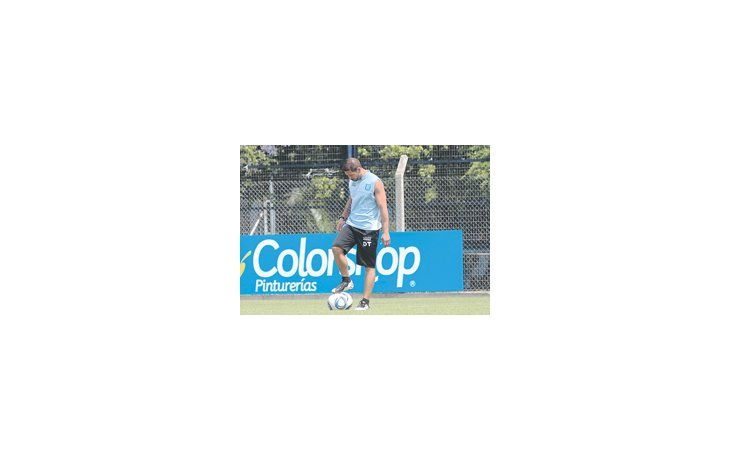 Diego Simeone dijo que se fue de Racing porque Roberto Molina no lo valoró como corresponde y que desea dirigir al Atlético de Madrid.
