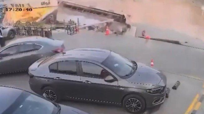 Así comenzó a ceder el suelo de la estación de servicio en Egipto