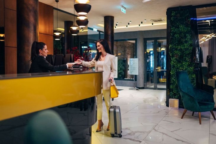 La hotelería porteña recibe consultas por la visita del papa León XIV, aunque el sector no prevé aumentos generalizados de tarifas. La demanda extraordinaria convive con la temporada alta de noviembre y las restricciones operativas en el aeropuerto de Ezeiza La hotelería porteña recibe consultas por la visita del papa León XIV, aunque el sector no prevé aumentos generalizados de tarifas. La demanda extraordinaria convive con la temporada alta de noviembre y las restricciones operativas en el aeropuerto de Ezeiza