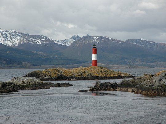 Foto del faro Les Éclaireurs, sobre el Canala de Beagle.