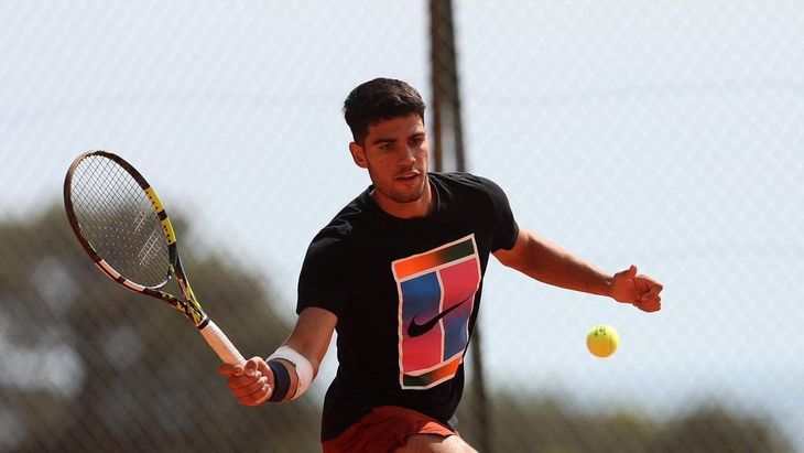 Carlos Alcaraz has been suffering from an injury since last Friday and in the following days he practiced lightly and with his arm bandaged. Carlos Alcaraz has been suffering from an injury since last Friday and in the following days he practiced lightly and with his arm bandaged.