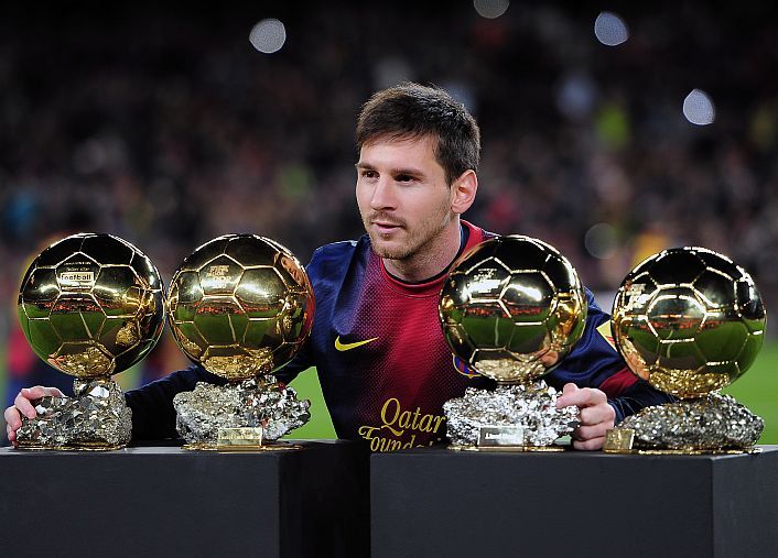 Messi y su colección de Balones de Oro.