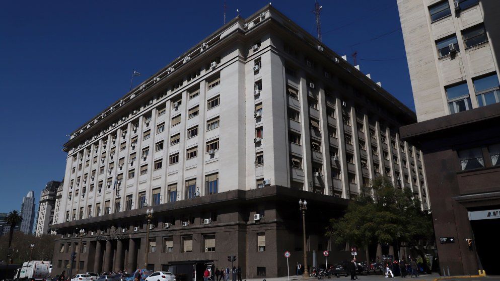 El Gobierno prevé que el déficit externol de bienes y servicios se extienda hasta 2028 inclusive.