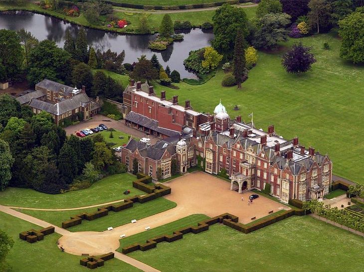 Andr&eacute;s se mud&oacute; a la finca real de Sandringham.