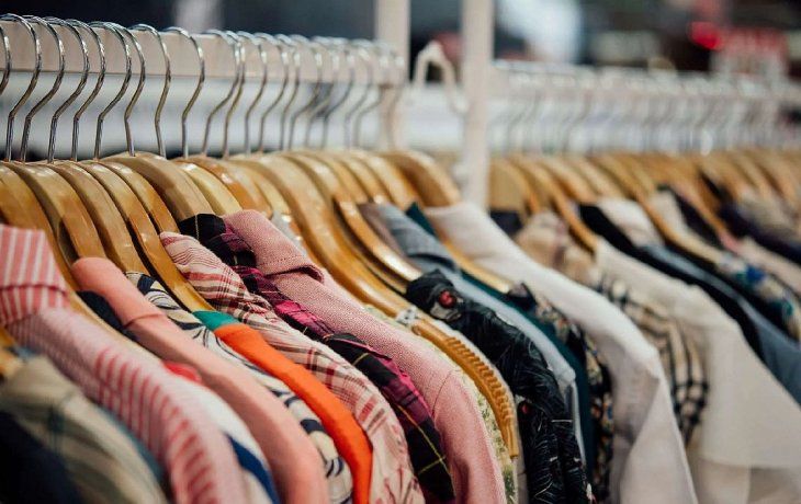 en alerta, empresarios textiles piden reunion urgente a caputo por la baja de aranceles a la importacion