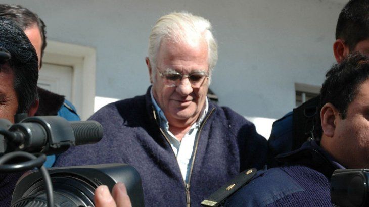 Carlos Carrascosa was imprisoned for six years for the crime of his wife. Carlos Carrascosa was imprisoned for six years for the crime of his wife.