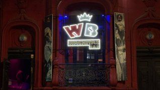 La mujer aseguró que algunas chicas eran presionadas para mantener encuentros con varias personas a la vez en el local. La mujer aseguró que algunas chicas eran presionadas para mantener encuentros con varias personas a la vez en el local.