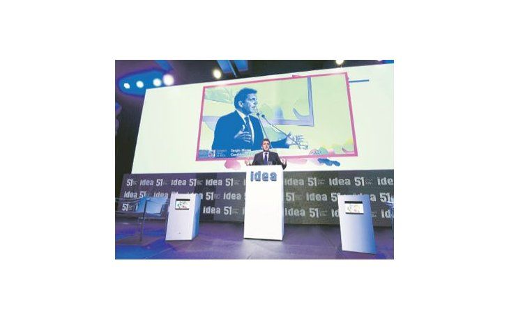 A poco más de una semana  de las elecciones, ayer fue el turno de Sergio Massa en el Coloquio de IDEA. Estuvo acompañado por los economistas que integran su equipo.