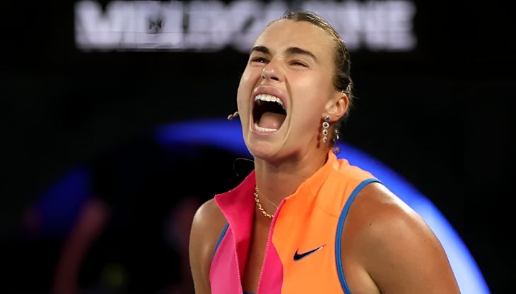 Pese a la sanción, Sabalenka se recuperó rápidamente y selló su pase a la final con un triunfo por 6-2 y 6-3. Pese a la sanción, Sabalenka se recuperó rápidamente y selló su pase a la final con un triunfo por 6-2 y 6-3.