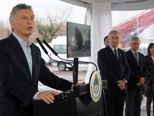 El presidente Mauricio Macri encabezó la ceremonia de botadura del buque Santiago  S., que se realizó en el astillero Tandanor.