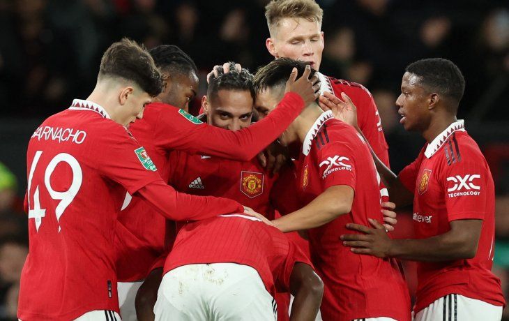 Sigue. Con los argentinos en cancha, Manchester United goleó y va por su sexta Copa de la Liga inglesa.