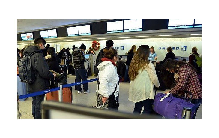 Celulares y laptops en vuelos sólo podrán ir en equipajes de mano