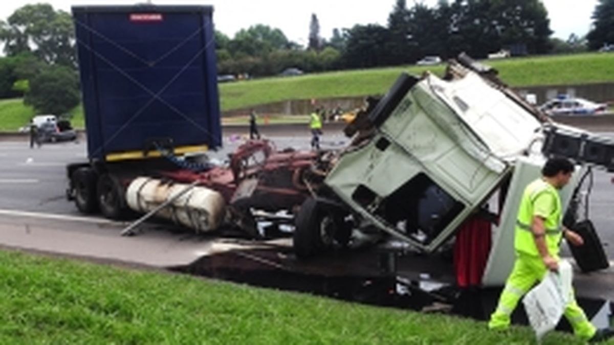Choque y vuelco en Panamericana provocó importantes demoras