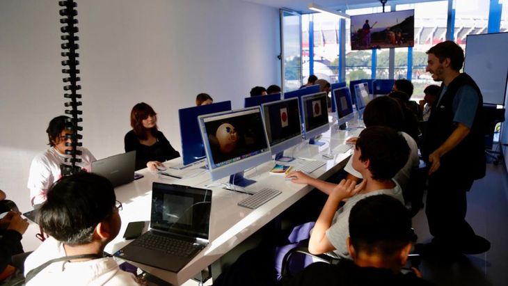 En los centro TUMO, los adolescentes de entre 12 y 18 años podrán formarse en programación, diseño gráfico, modelado 3D, desarrollo de videojuegos, motion graphics, inteligencia artificial, fotografía y desarrollo web. En los centro TUMO, los adolescentes de entre 12 y 18 años podrán formarse en programación, diseño gráfico, modelado 3D, desarrollo de videojuegos, motion graphics, inteligencia artificial, fotografía y desarrollo web.