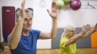 La actividad física puede traer enormes beneficios para los adultos mayores. La actividad física puede traer enormes beneficios para los adultos mayores.