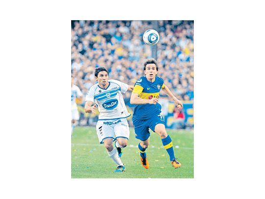 Pablo Mouche en acción. El delantero de Boca es pretendido por Santos y le encantaría irse.