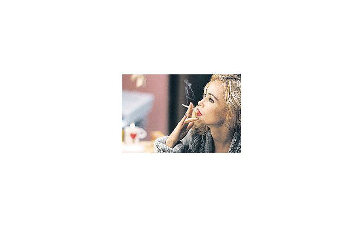 ámbito.com | Emmanuelle Beart, un rostro deslumbrante al que, en este caso, suma también notablescondiciones de cantante.