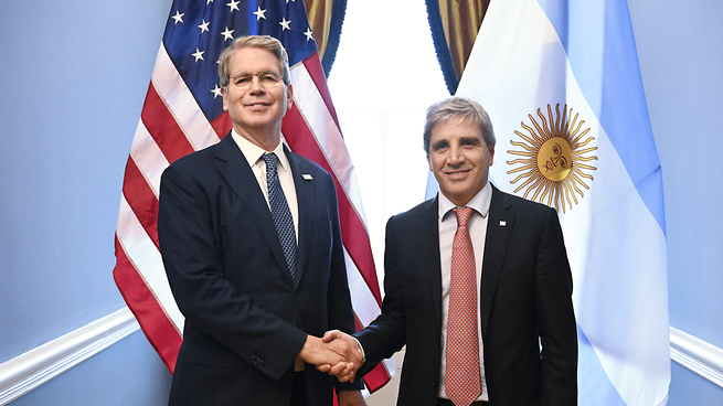 Scott Bessent, secretario del Tesoro de EEUU, y el ministro de Economía, Luis Caputo.