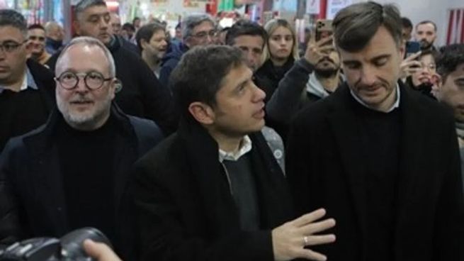 El dirigente Martín Sabbatella, el gobernador Axel Kicillof y el intendente de Morón, Lucas Ghi.&nbsp;