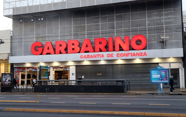 La sucursal de Av. Cabildo, permanece con las cortinas bajas a la espera de la definicion.