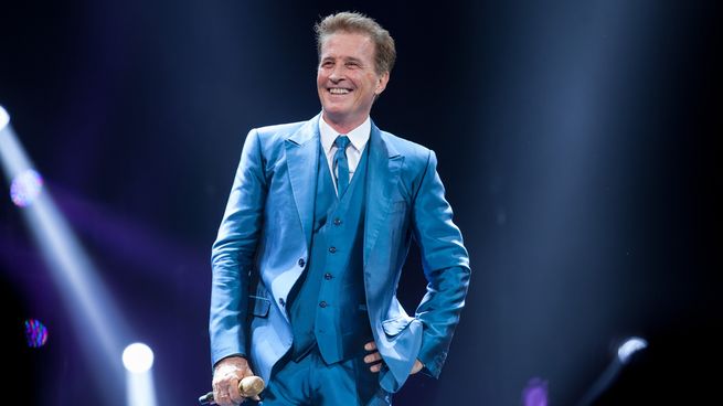 Emmanuel suspende show en Monterrey por enfermedad.