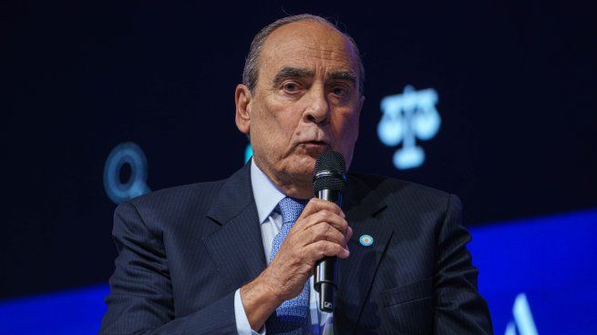 El Jefe de Gabinete, Guillermo Francos, confirmó que se vetarán las leyes aprobadas en el Senado. 