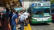 continuan las largas filas por la reduccion del servicio de colectivos en el amba