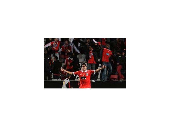 Franco Jara festeja su gran gol en la noche portuguesa.