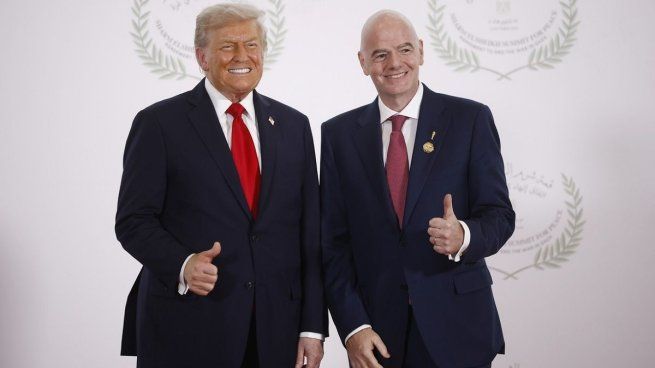 Infantino prometió un plan de ayuda en Palestina en la Cumbre por la Paz, mientras evita un veto a Israel en la FIFA