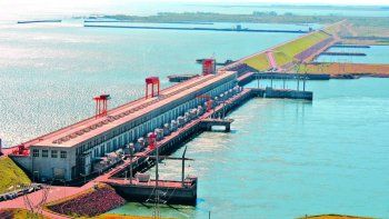 beneficio. La compensación obtenida por las regalías de Yacyretá le permitirá a las provincias de Misiones y de Corrientes un sustancial ahorro en el costo de la energía mayorista.