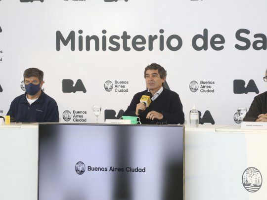 El ministro de Salud porteño, Fernán Quirós, al brindar el reporte diario de salud.