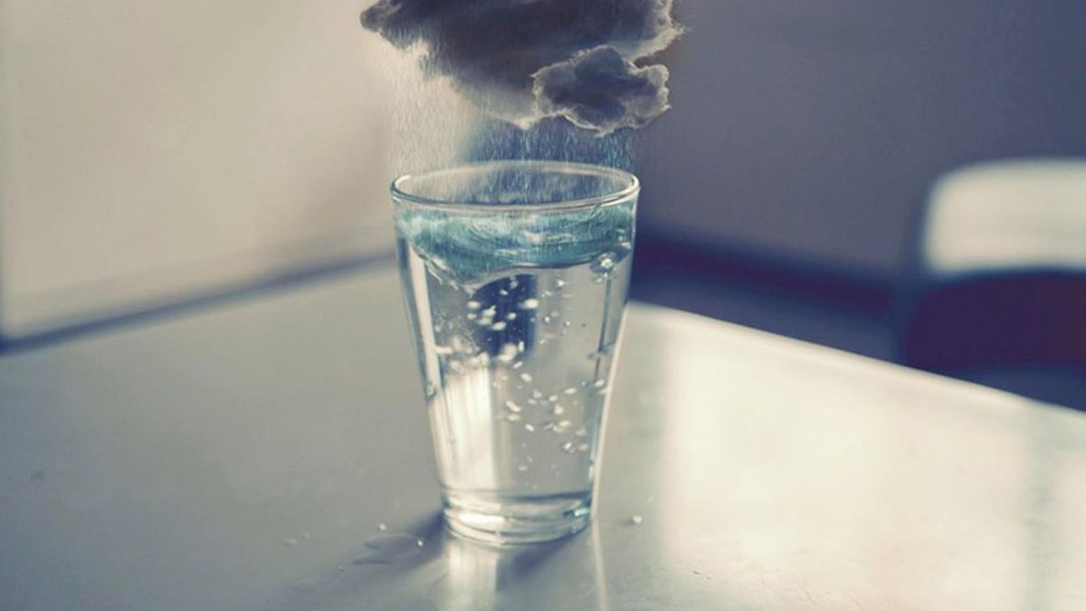 Фразеологизмы в стакане воды. Буря в стакане воды. Стакан воды. Стакан воды арт. Шторм в стакане воды.