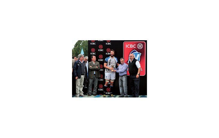 ámbito.com | La foto final. Carlos Araujo, junto a dirigentes de CUBA, entregó la copa. El presidente de la Unión Argentina destacó el nivel del Nacional.