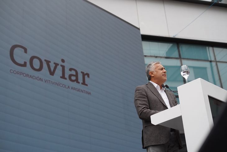 Cornejo durante su discurso en el desayuno de la Coviar. Cornejo durante su discurso en el desayuno de la Coviar.