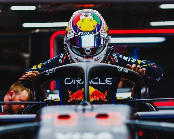 Fin de la carrera para el mexicano Checo Pérez quien, con su Red Bull, terminó en la décima posición en Singapur.